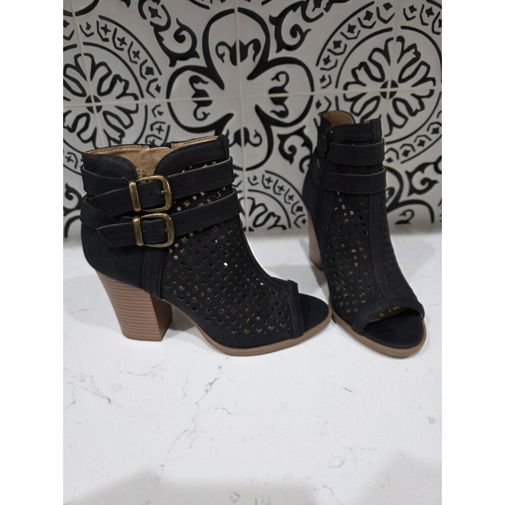 Women's size 7.5 Brash black cut-out peep-toe booties So Cute! - Picture 1 of 6